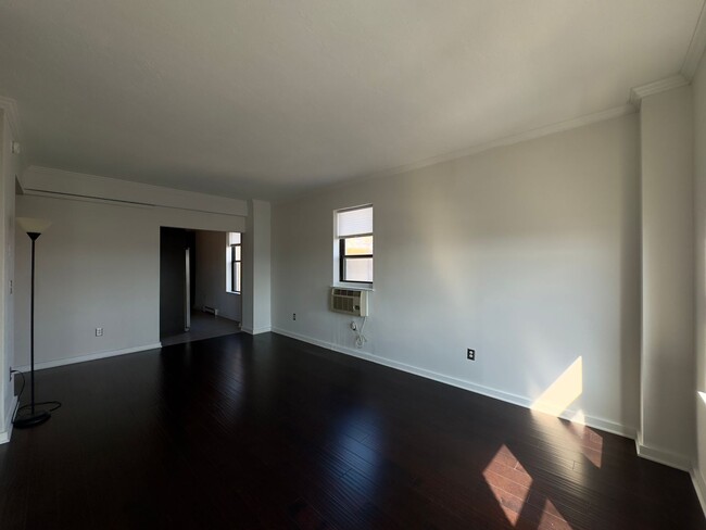 Building Photo - Charming Studio Condo in the Heart of Balt...