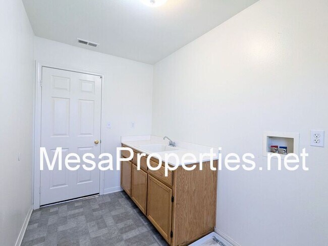Building Photo - 15529 Bow String St