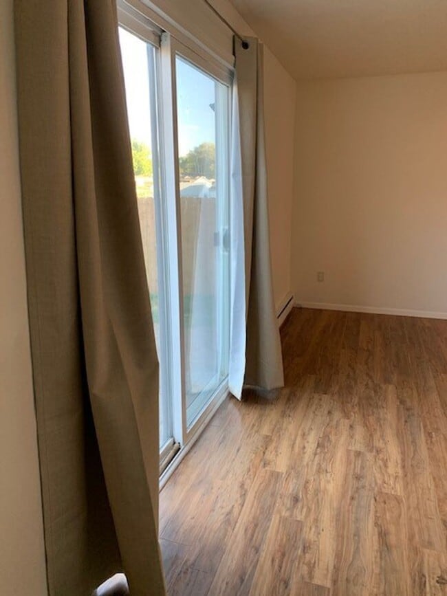 Building Photo - 1211 Summers Ln