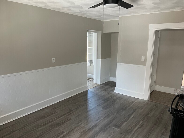 kitchen - 162 Montvale Ave