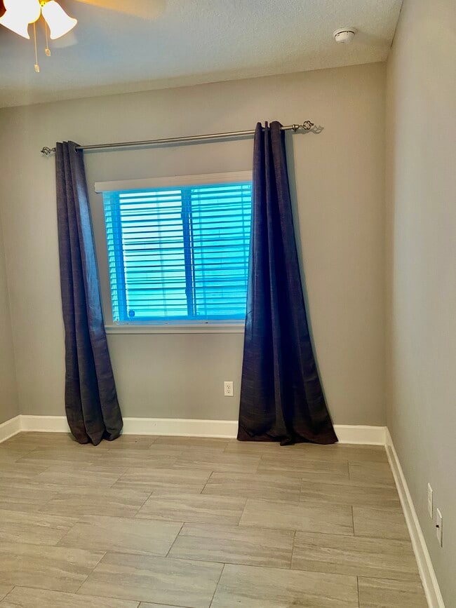 Building Photo - 30 Paradise Valley Dr