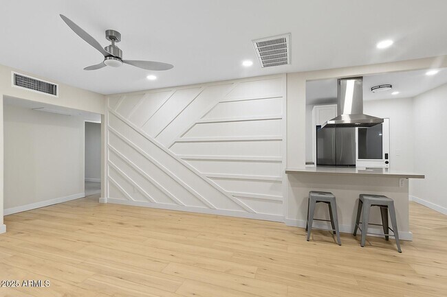 Building Photo - 1630 E Catalina Dr