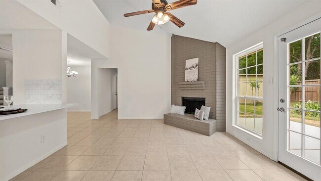 Building Photo - 1504 Regency Ct