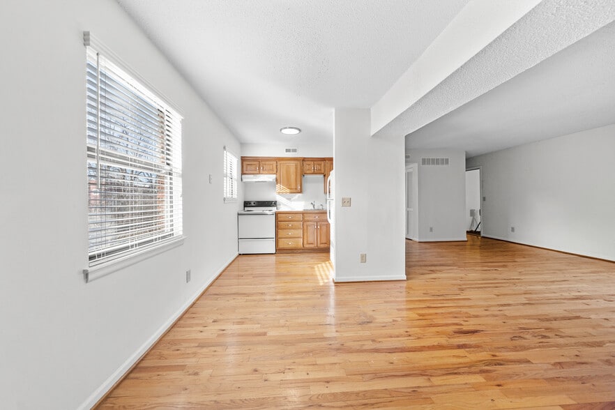 Building Photo - 4012 Oak St