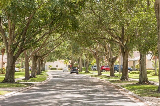 Building Photo - 4907 Boxwood Cir