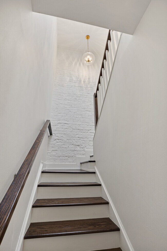 Building Photo - 2107 N Clark St