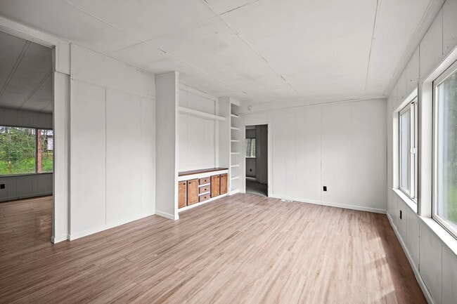 Building Photo - 110 N 2nd St