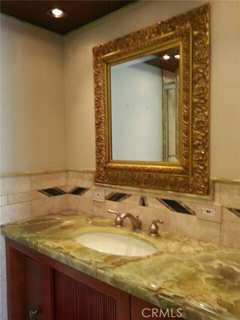 Building Photo - 8331 Marina Pacifica Dr N