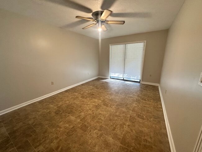 Building Photo - 20 Knights Cove