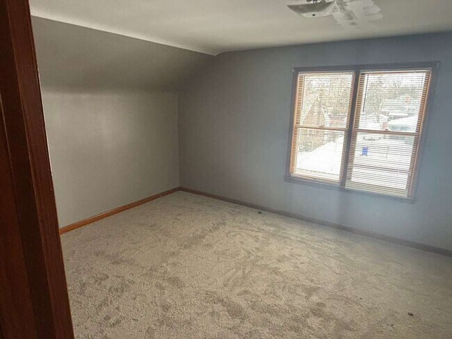 Building Photo - 19231 Mapleview St