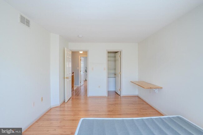 Building Photo - 128 S Barrow Pl