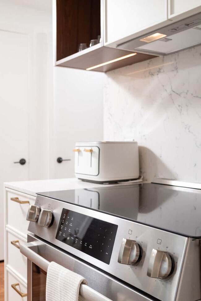 Building Photo - 212 Stuart St