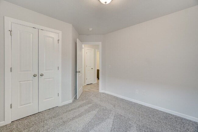 Building Photo - Edmond Home