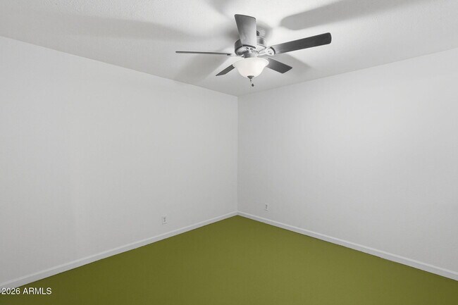 Building Photo - 1005 W 5th St