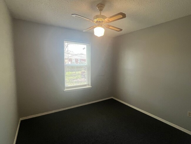 Building Photo - 2207 S Hartford Cove