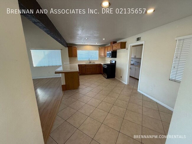 Building Photo - Stunning 3-Bed Home in Bonita with Mountai...