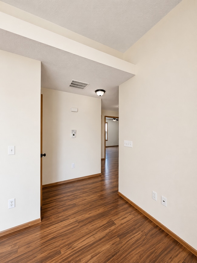 Building Photo - 842 Lorenza Dr