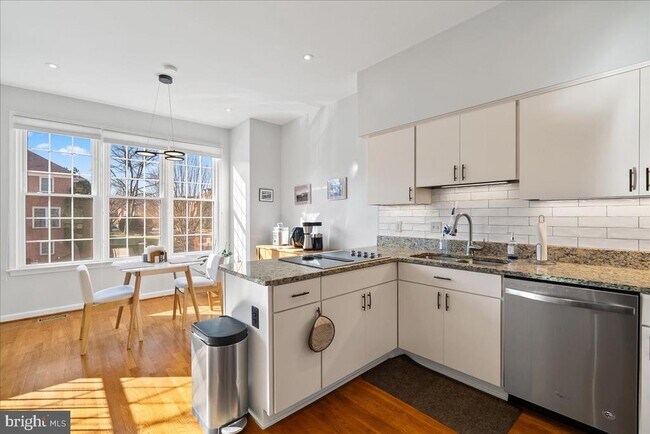 Building Photo - 2071 Van Tuyl Pl