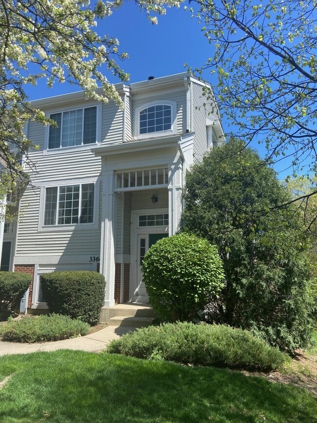 Building Photo - 3366 Ravinia Cir