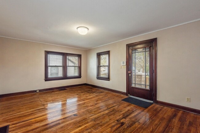 Building Photo - 4021 Porter Ave