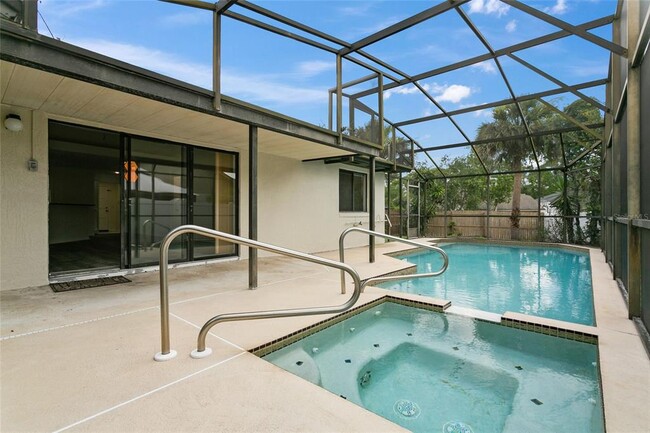 Building Photo - 3612 Biscayne Dr