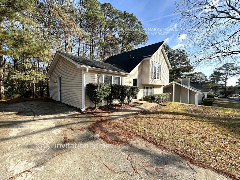 Building Photo - 2413 Leslie Brook Dr