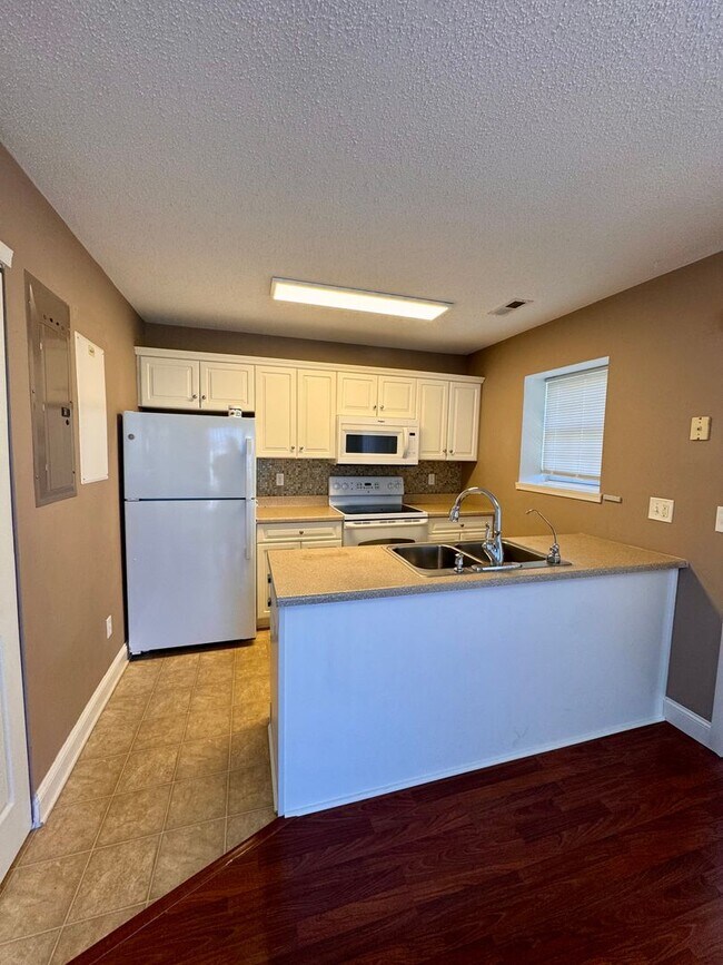 Building Photo - Townhouse for Rent in Liberty Square