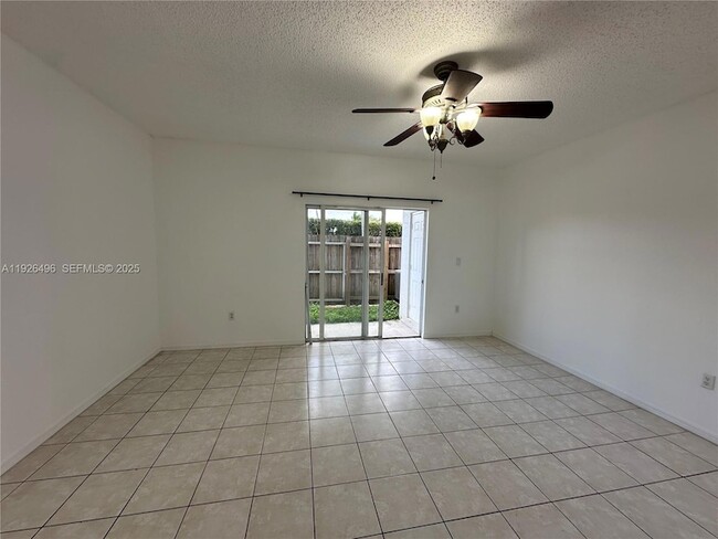 Building Photo - 2308 SE 23rd Terrace