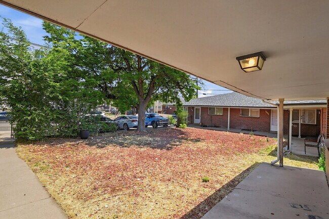 Building Photo - $2,240.95 with $300 Off the First Month's Rent, 5 Beds - 2 Bath, Triplex in Littleton with Shared...