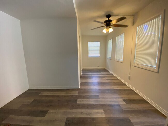 Building Photo - $1,695 - Charming Studio Apt located in th...
