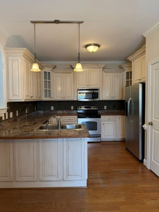 Building Photo - 4 Bed/2.5 Bath Home - Desirable Glen Laurel Subdivision - CBA School District