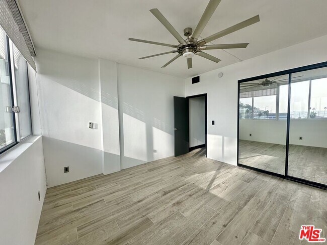 Building Photo - 17366 Sunset Blvd