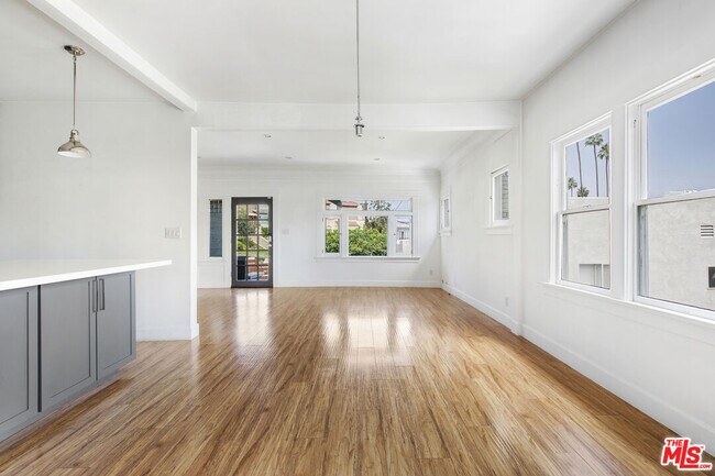 Building Photo - 1404 Maltman Ave