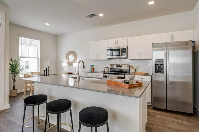 Building Photo - 801 Bluestem Way