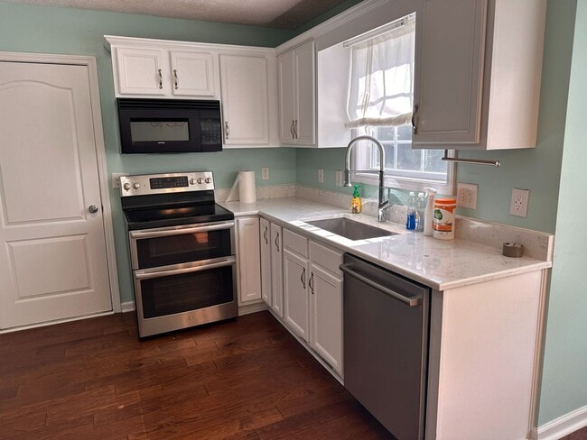 Building Photo - Beautiful 3 Bedroom 2 1/2 Bath Home For Rent!