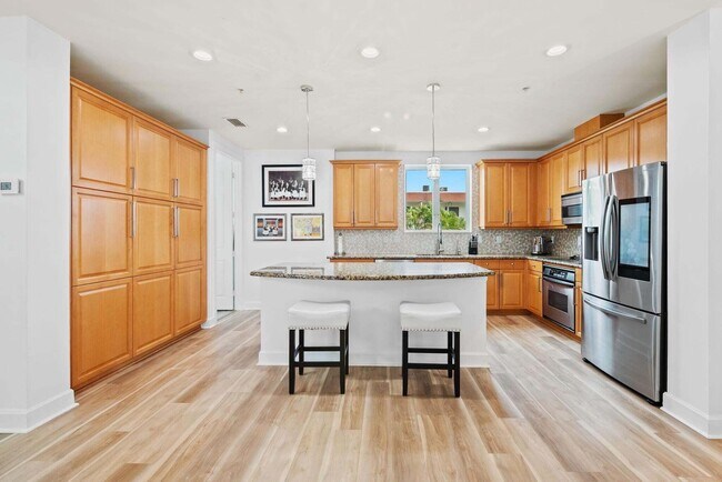 Building Photo - 2001 Coral Heights Blvd