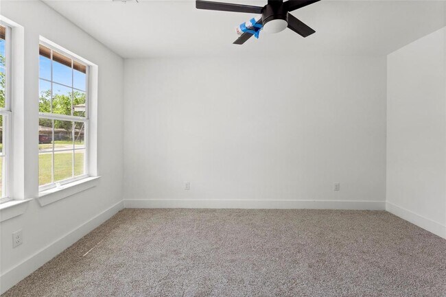 Building Photo - 5811 Northridge Dr