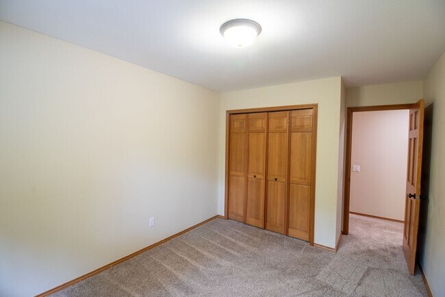 Building Photo - 4bd/2.5ba Redmond Home