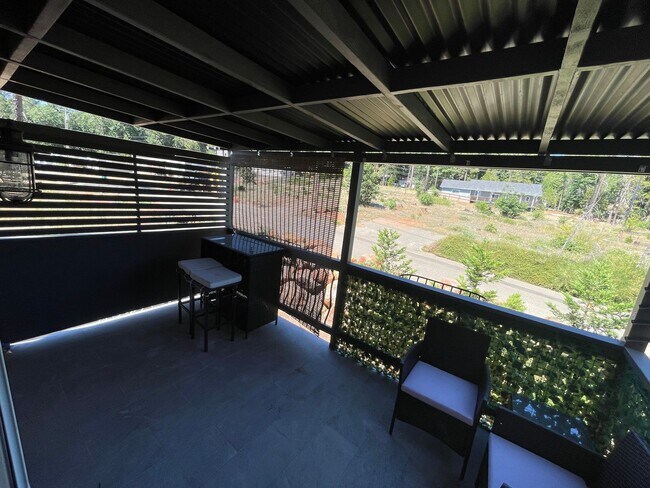 Building Photo - Magalia-2 bed 2 bath, second story duplex,...