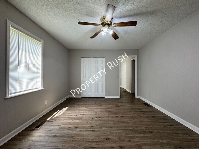 Building Photo - 91 Circle Dr