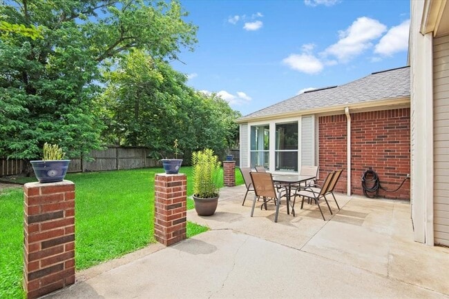 Building Photo - 314 Trailwood Ct