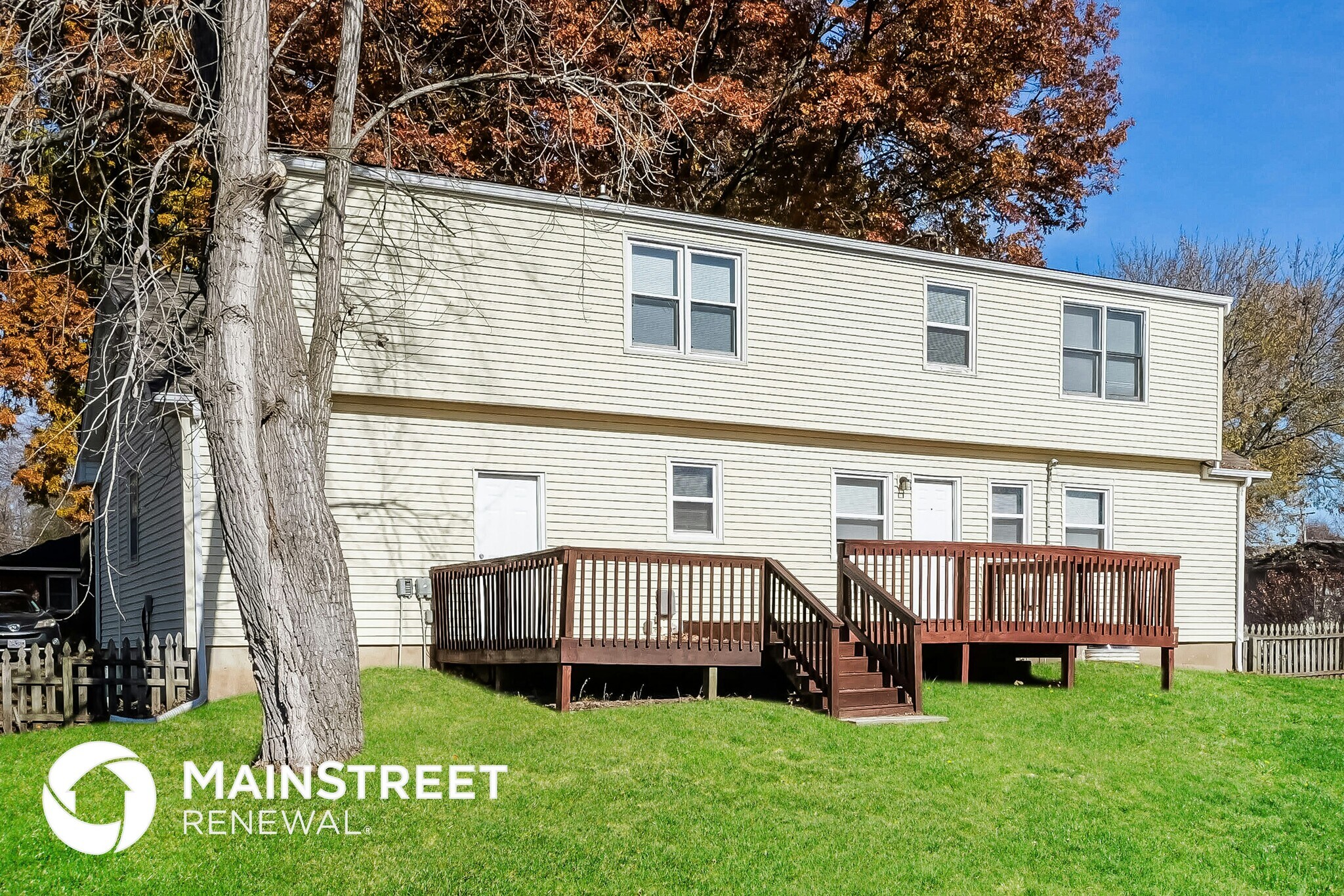 Building Photo - 403 E 9th St