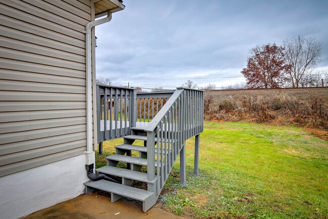 Building Photo - 754 Old Stage Rd