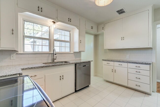 Building Photo - 2710 27th St