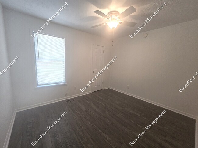 Building Photo - 3172 Carmel Dr