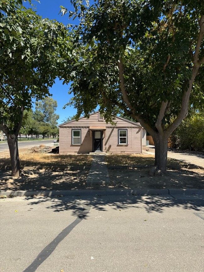Building Photo - 1291 Wallis Ave