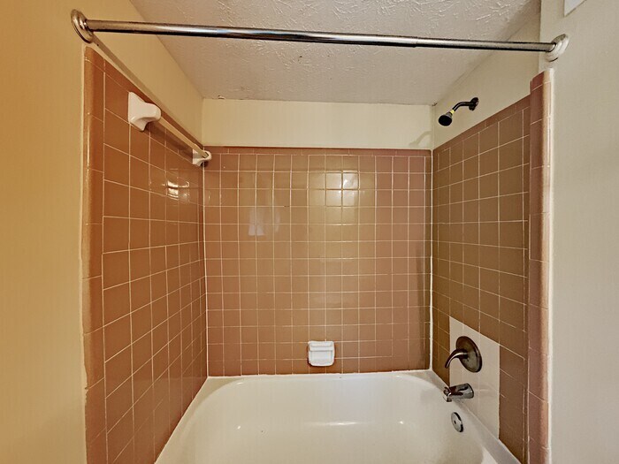 Building Photo - 8401 Beechwood Trce