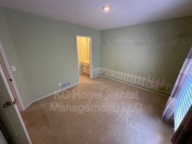 Building Photo - 5605 W 153rd Terrace