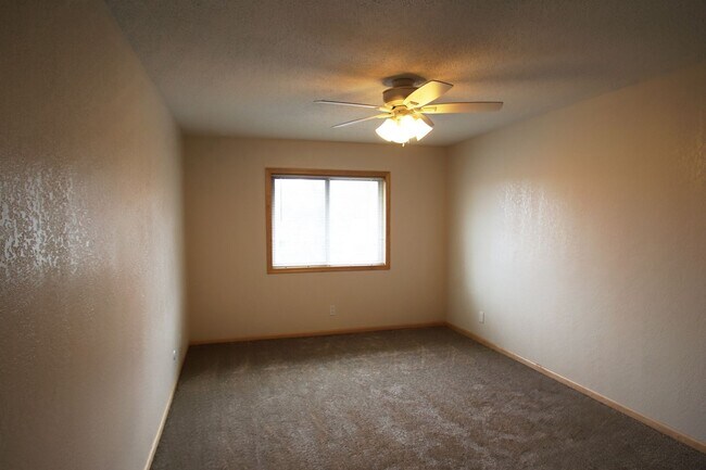 Building Photo - Pinto Suite