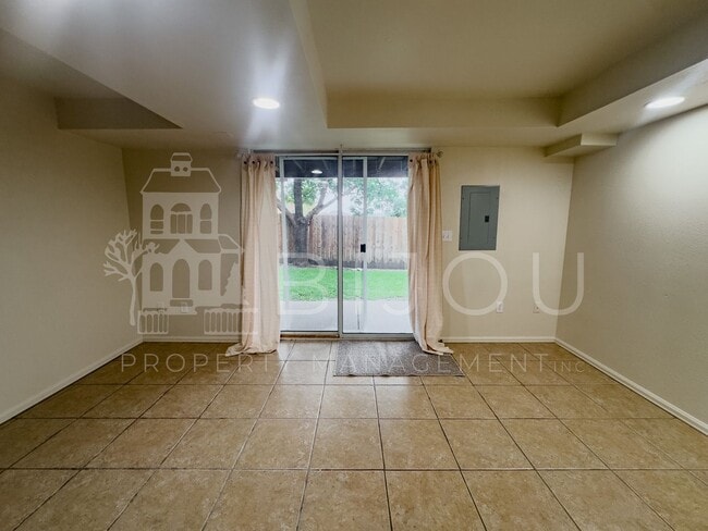 Building Photo - Gold Hill Townhome